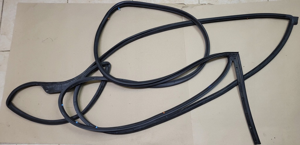 фото №7, Прокладка з двері правий перед hyundai i20 ii 0e