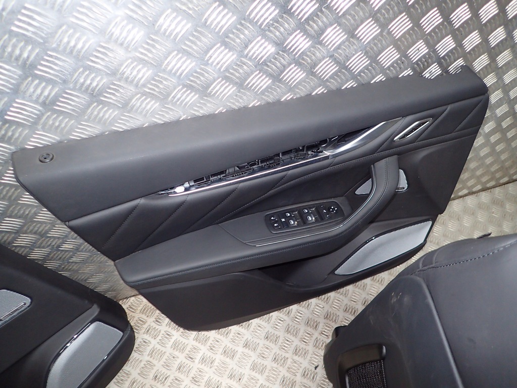 фото №9, Maserati levante сидіння оббивка шкіра обшивки тунель підігрів вентильовані n16