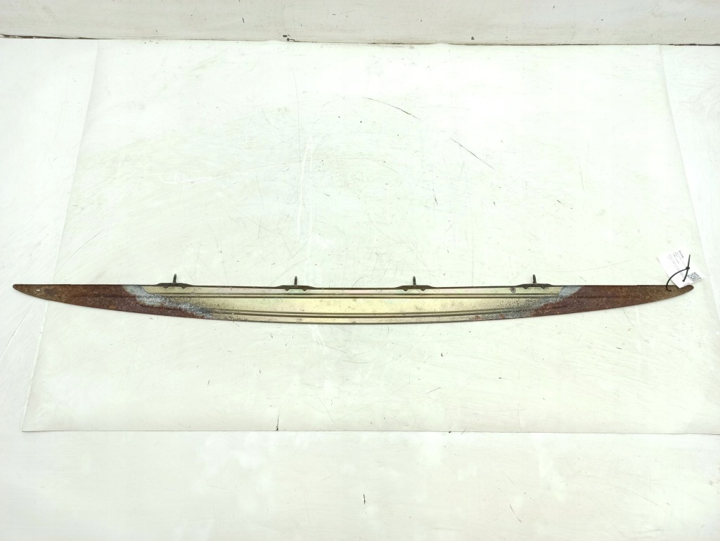 Кронштейн  бампера заднього середина cadillac sts seville Зі Шроту