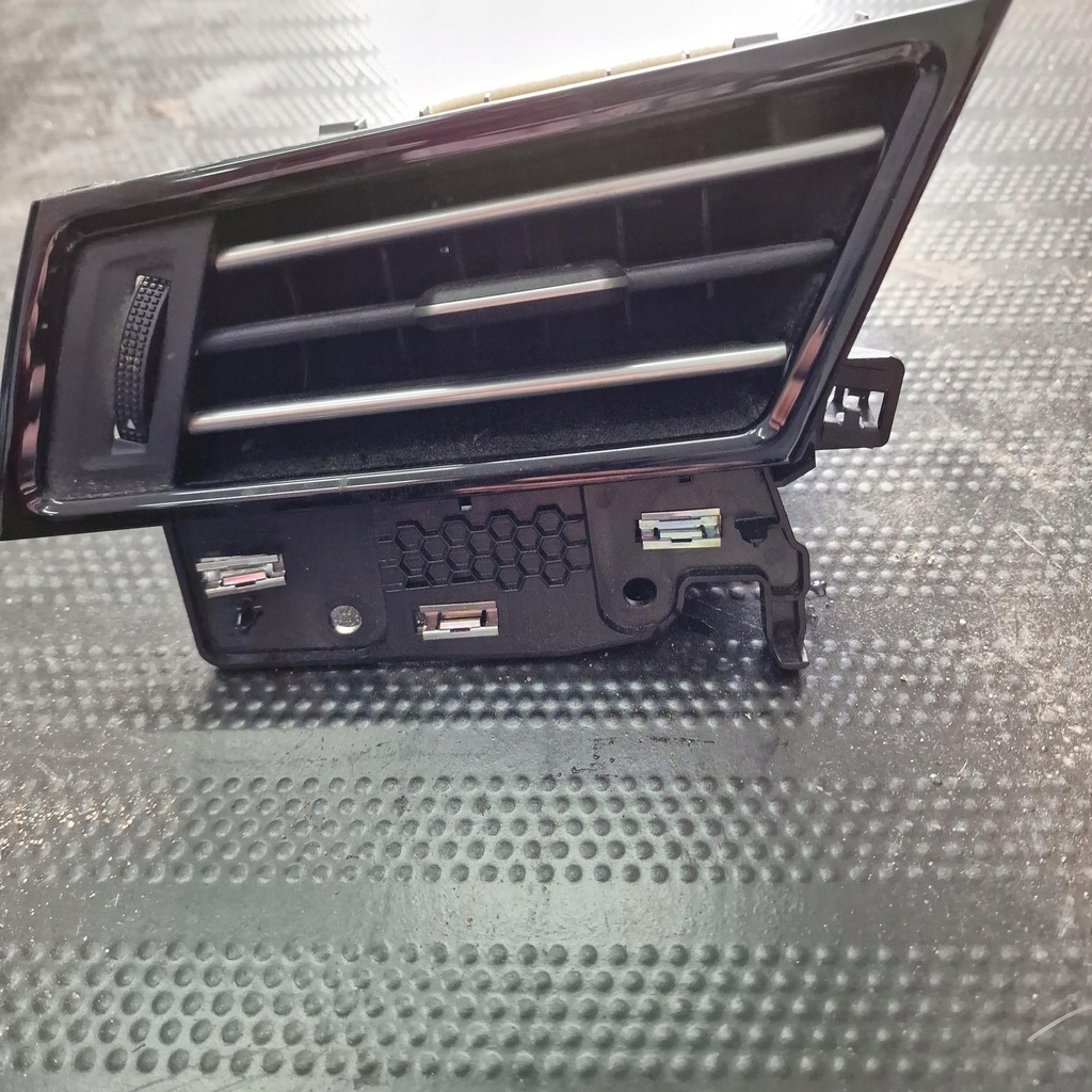 фото №1, Решітка обдув ліва passat b8 3g1819701