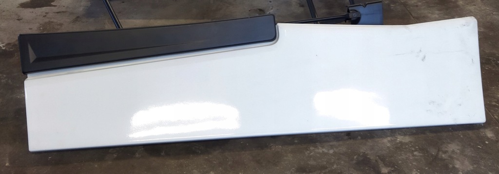 фото №1, Спойлер ветровик закабинная правая renault t 82636497