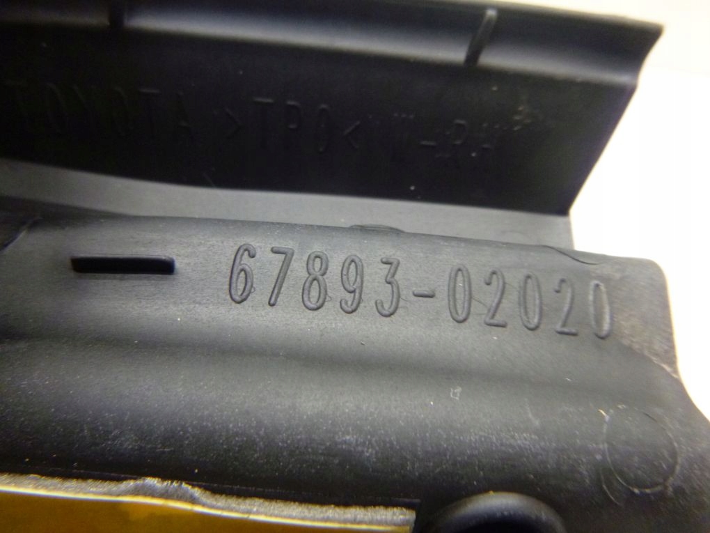 фото №4, Toyota auris ii прокладка резиновый элемент рамка крышка багажника