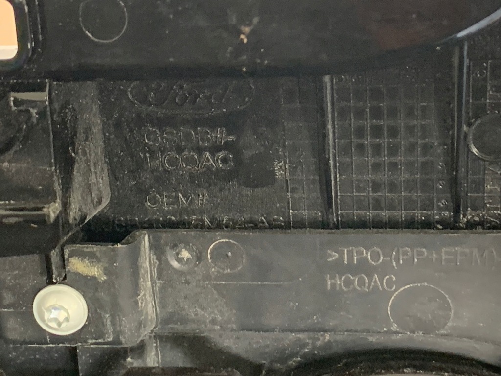 фото №16, Ford mustang mach-e 2021r кронштейн na кружки полка туннель среднего оригинал