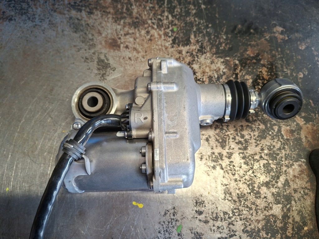 Привод поворота mercedes amg 2324608000 новый с Разборки