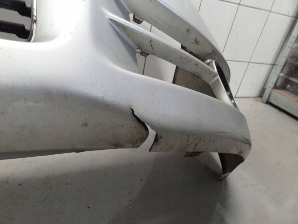 фото №12, Toyota avensis verso van 2003 бампер перед передній