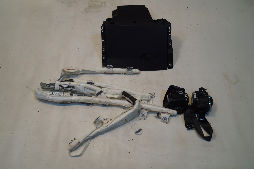 фото №1, Шторка безопасности левая clio v 19- 5d