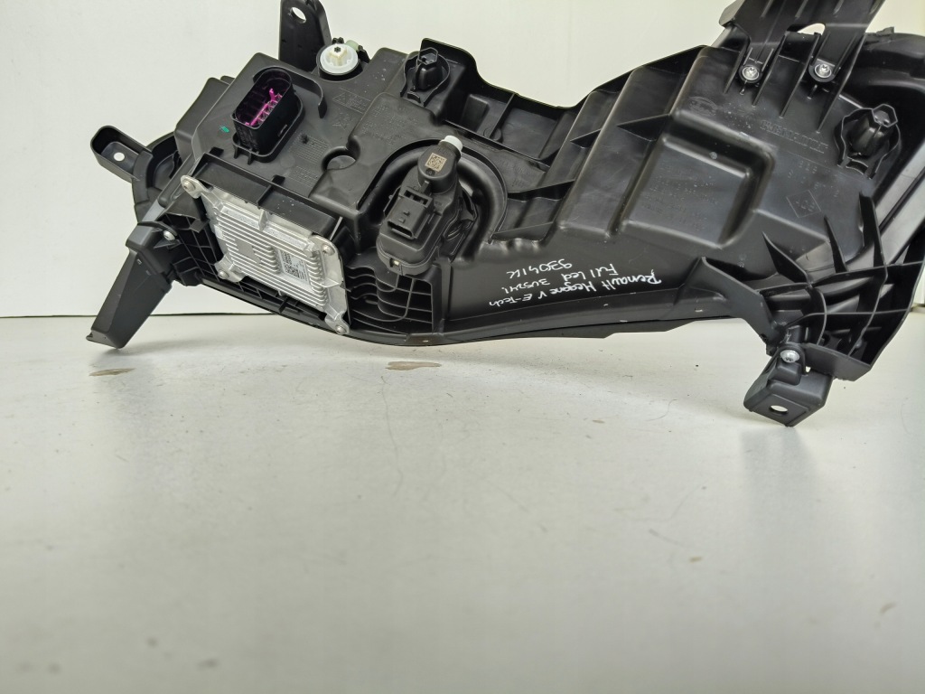 Купить Лампа правая фара renault megane v e-tech full led