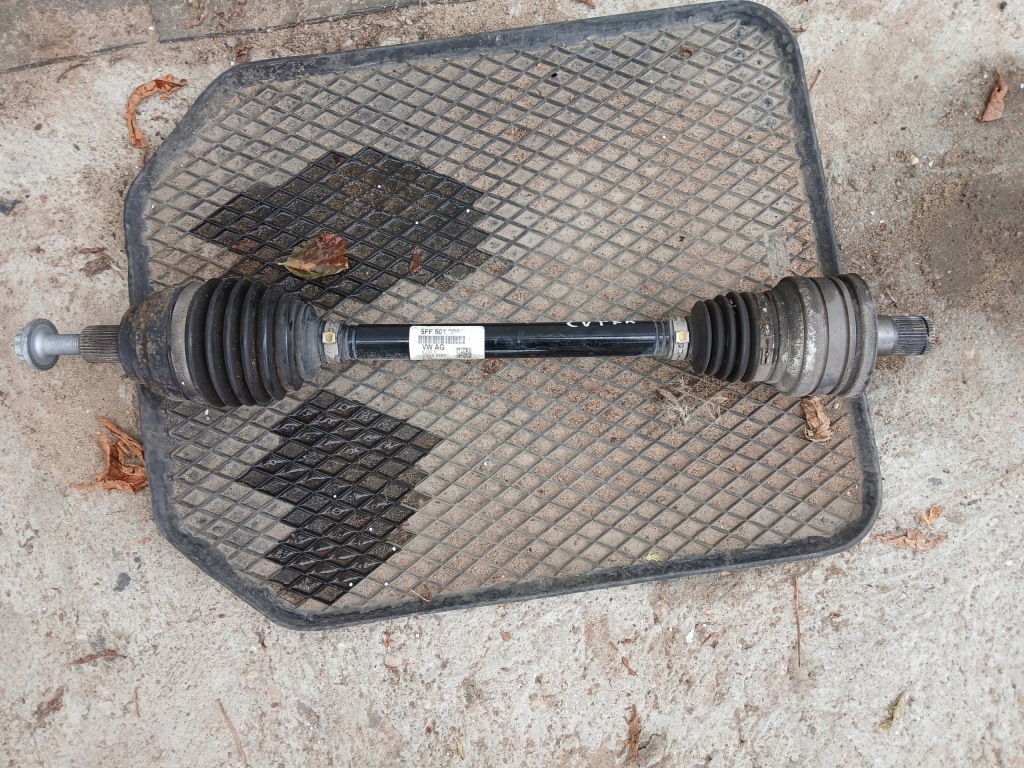 Приводной вал правая перед cupra formentor 5ff501203 в Украине