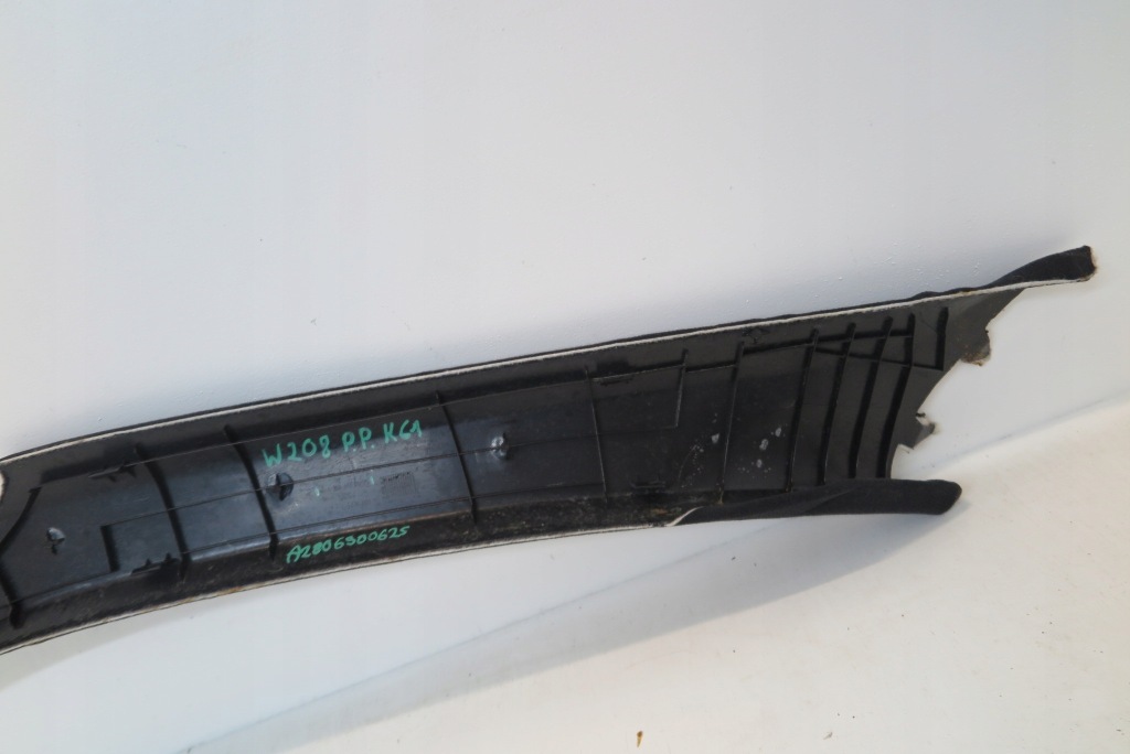 Обшивка защита стойка правое правый перед mercedes benz w208 a2806900625 Киев