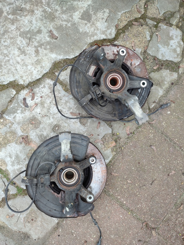 фото №1, Mercedes gla x156 левая правая поворотный кулак перед