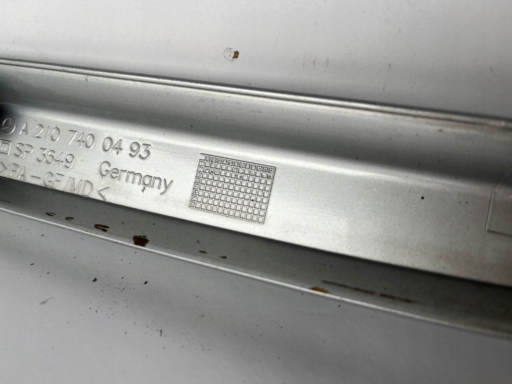 фото №8, Молдинг кришки задня kombi mercedes e klasa w210