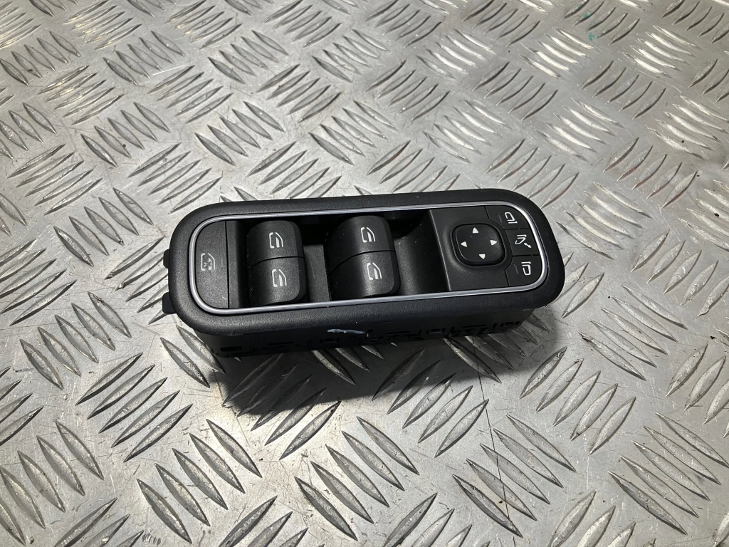 фото №1, Панель окон зеркал mercedes w177