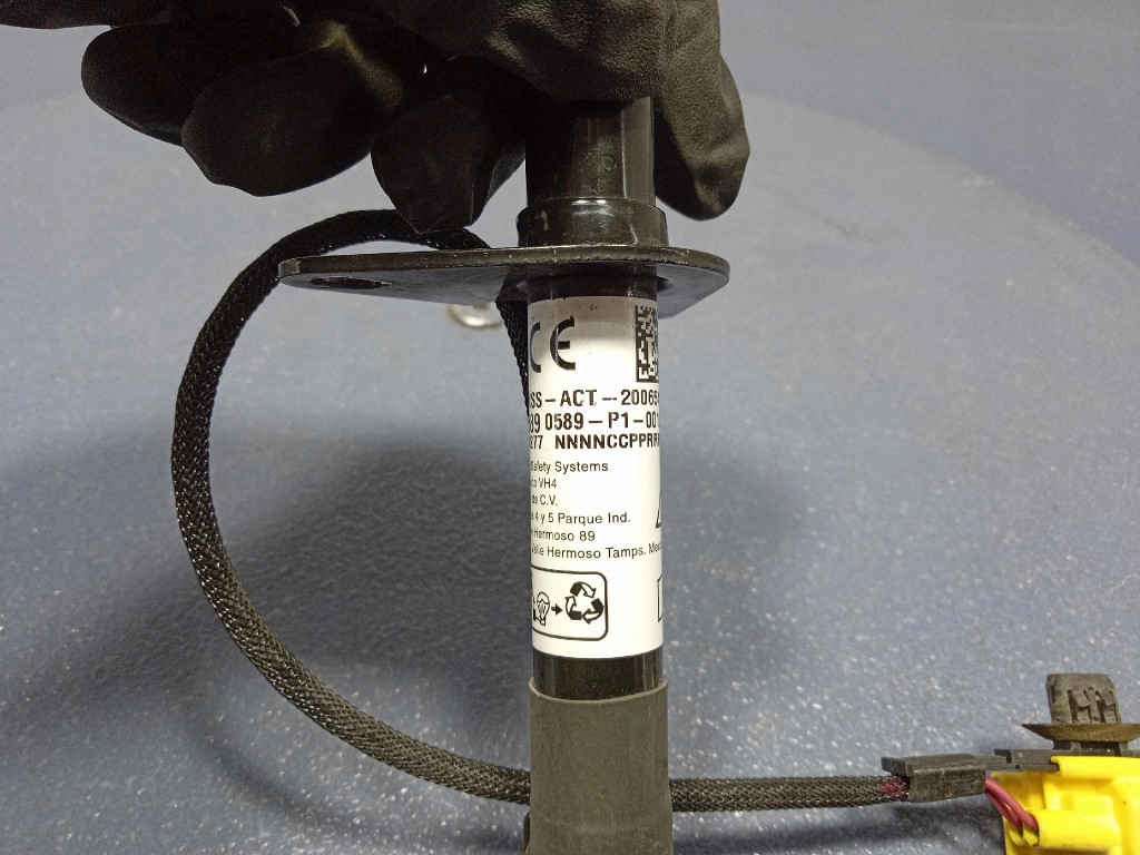 фото №6, Ford mustang mach-e патрон пиротехнический капот левый правый 0589p1001020