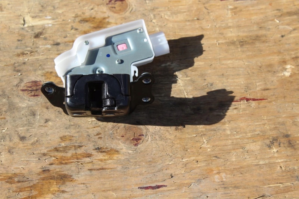 фото №5, Замок крышки багажника lexus ux 2021 оригинальный номер