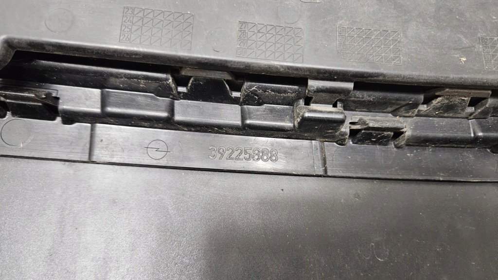 Бампер перед передній opel insignia b 2 рестайлінг  оригінальний Зі Шроту