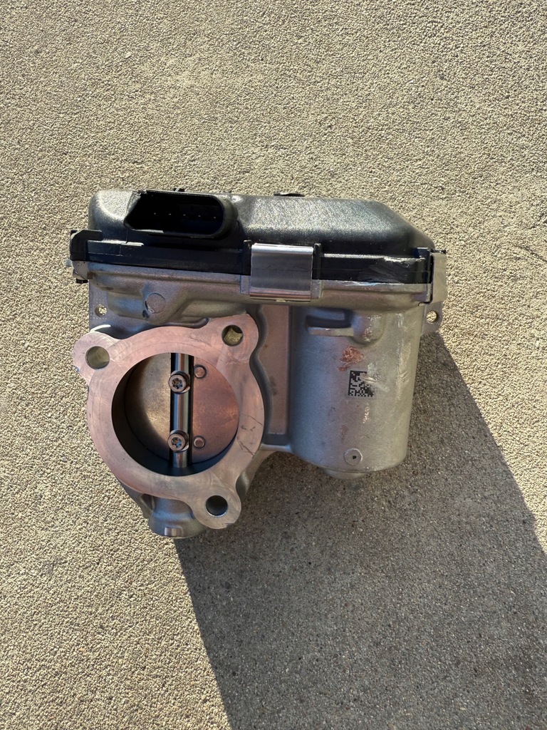 фото №1, Audi q8 дросельна заслінка 059131477m....