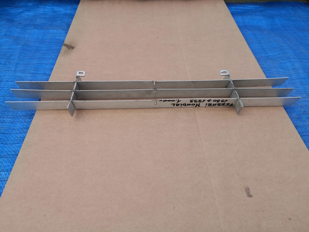 Ferrari mondial 80-93 решётка бампер перед решётка радиатора с Разборки