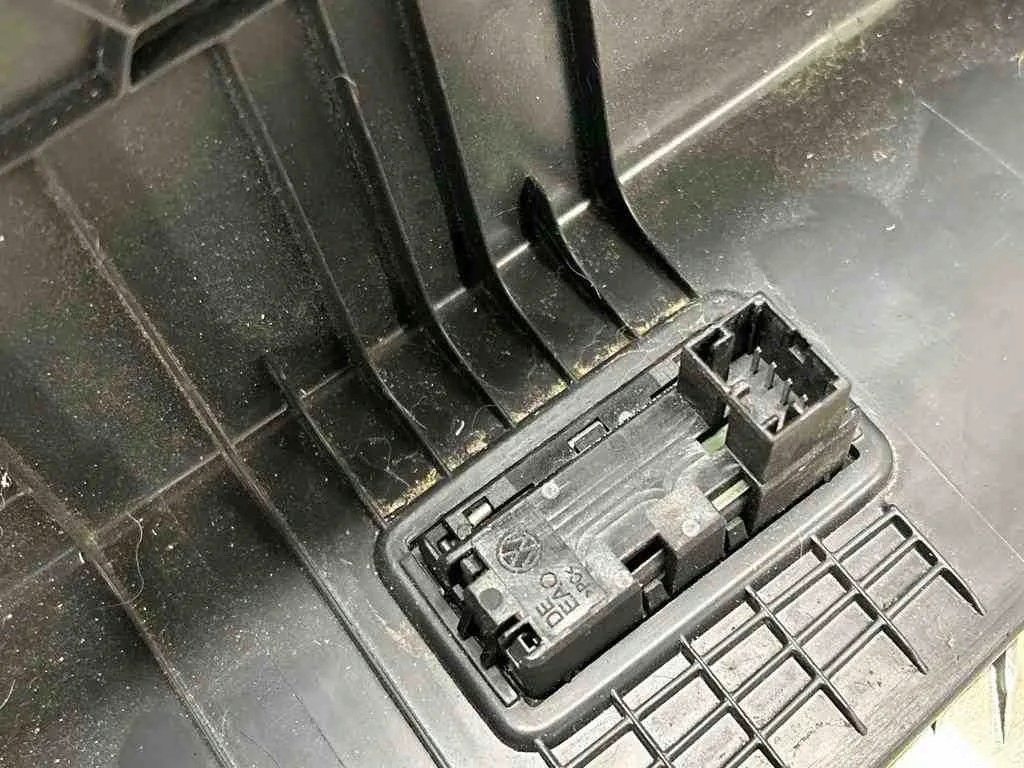 фото №12, Обшивка крышки багажника vw tiguan 5n_ 5nn867658 2.0l бензиновый 2018