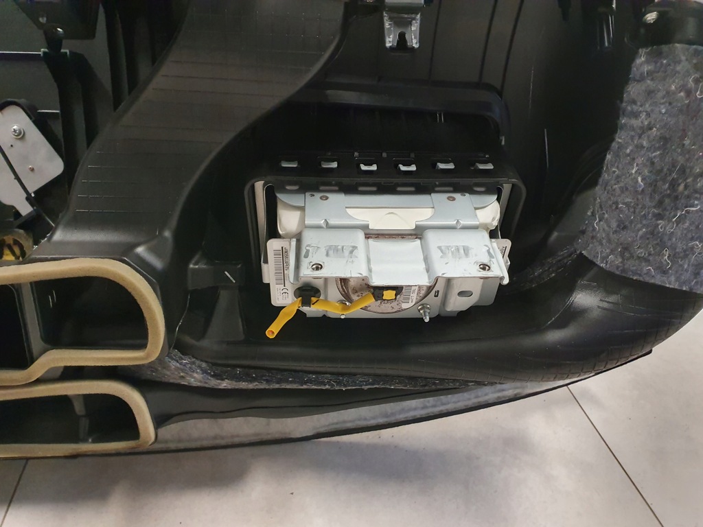 фото №5, Mitsubishi outlander iii консоль подушка пассажира