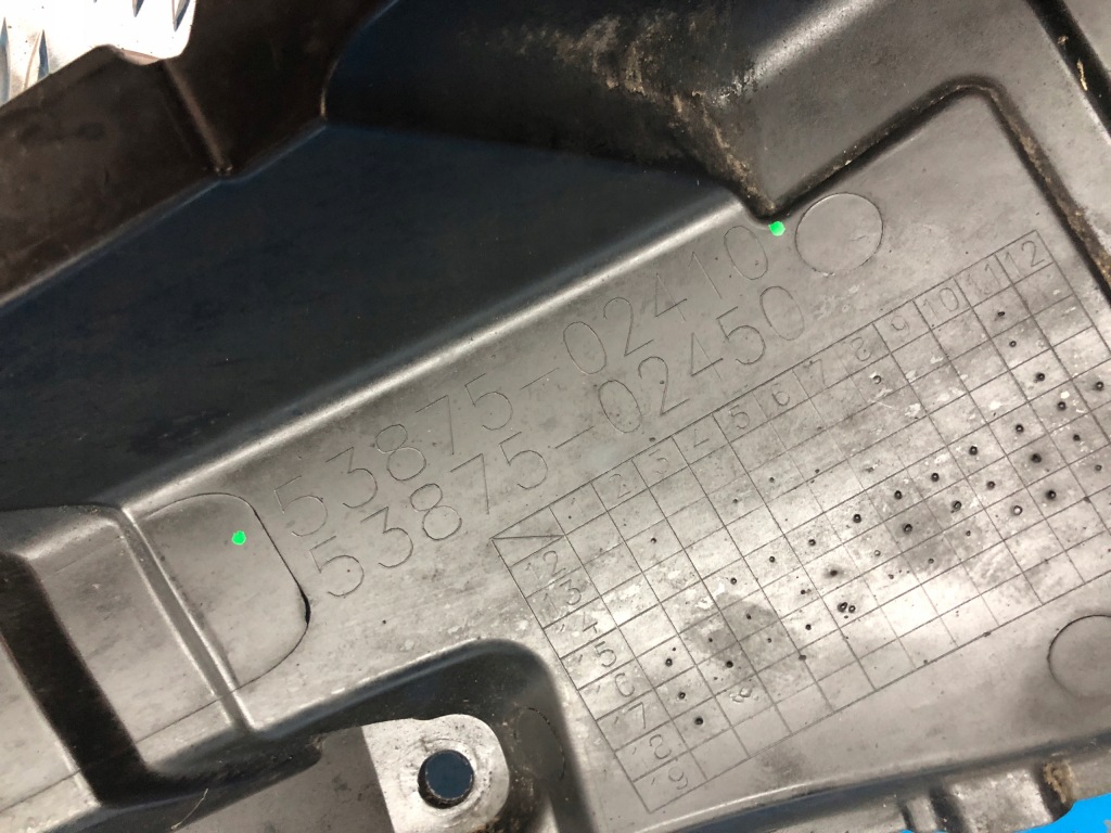 Купить Toyota auris 2 рестайлинг  hb подкрылок правый  перед правое  передние 53875-02410