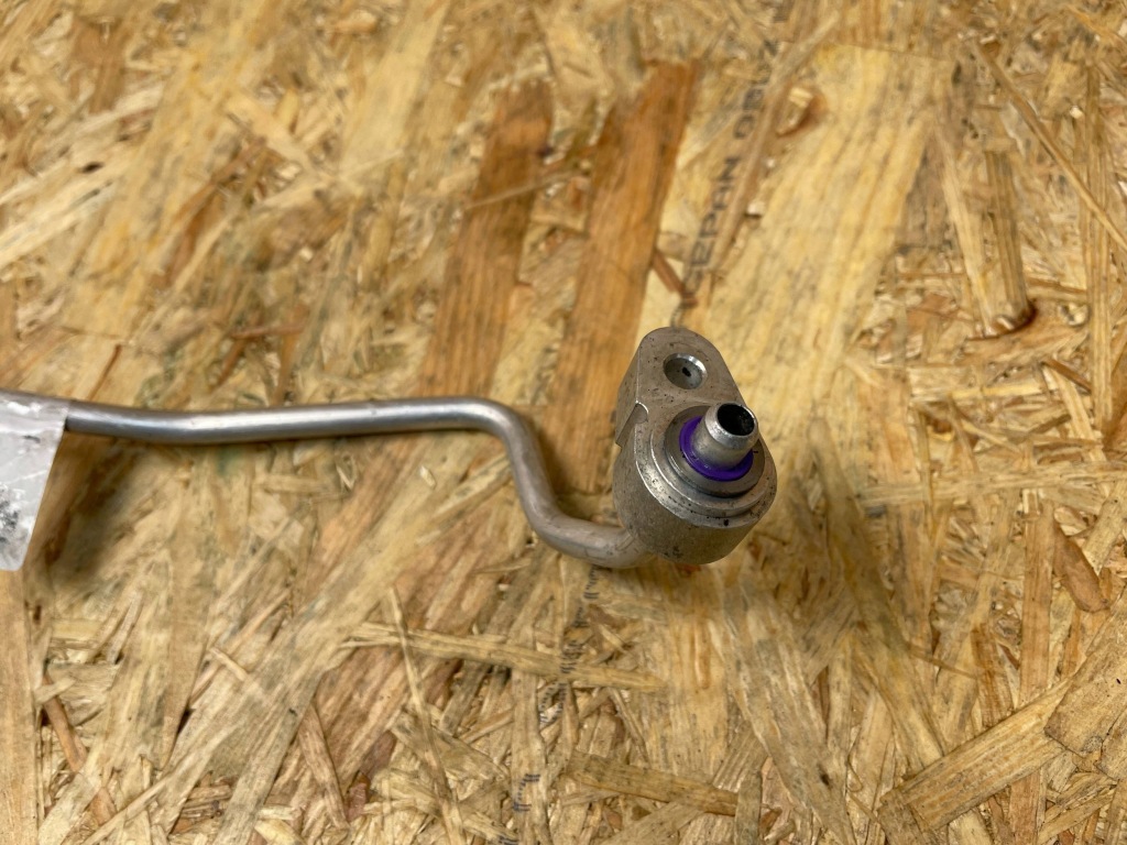 Патрубок трубка шланг кондиціонера mercedes w177 w247 w118 a1778305001 Оригінал