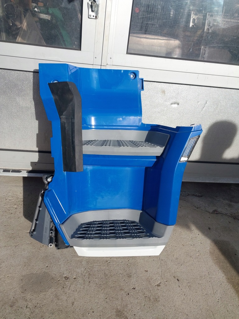 Купити Daf xg підніжка комплектна оригінал ліва