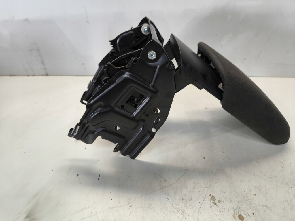 Підлокітник середній перед audi a4 b8 a5 8t велюр 8k0864283 оригінал !!! Зі Шроту