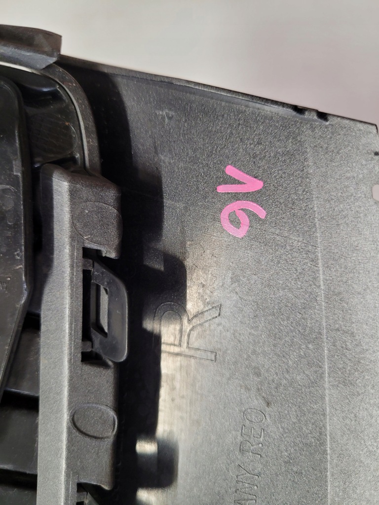 фото №9, Audi a3 8y 8y0 решітка заглушка решітка радіатора права 8y0807954