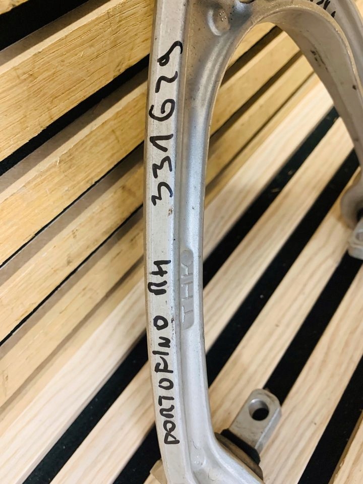 фото №5, Ferrari portofino рычаг правый перед 331629