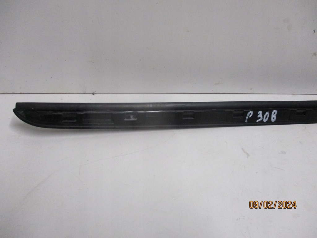 фото №15, Молдинг стекло лобовое peugeot 308 t10 98355044 левая