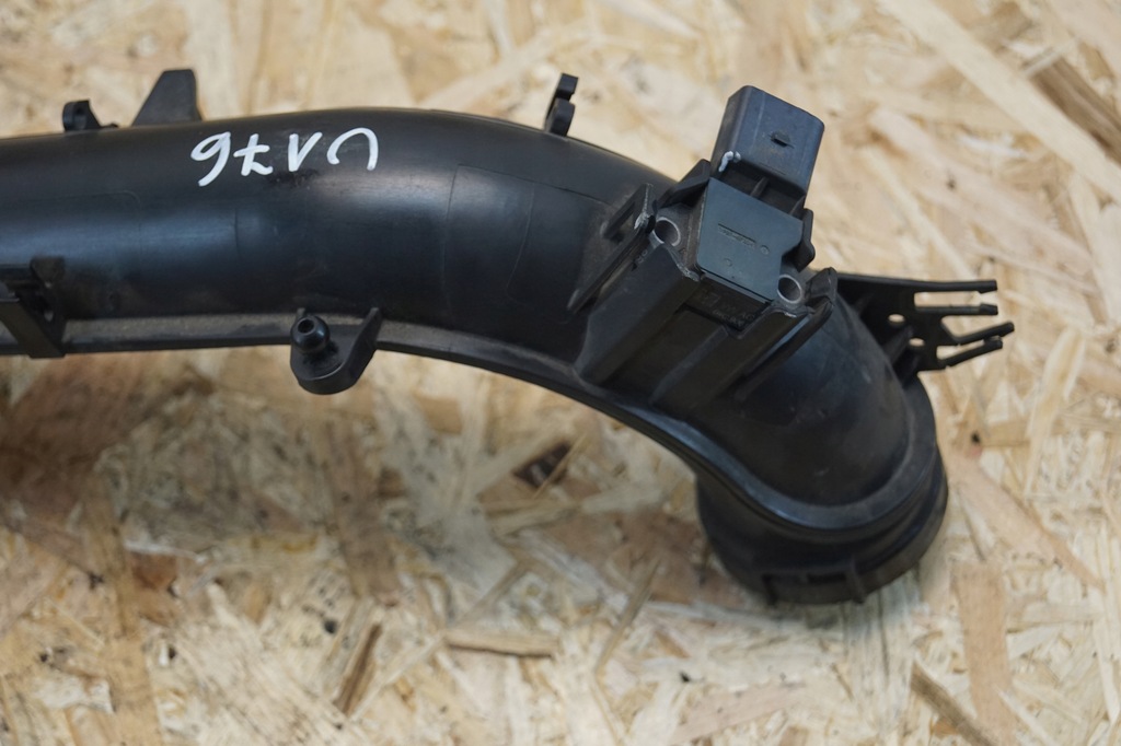 фото №5, Труба интеркулер audi a4 b9 1.4 tfsi 04e145673j