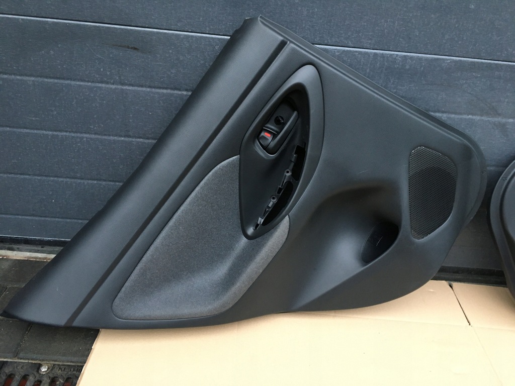 фото №1, Обшивка дверь задняя левый yaris cross 21-