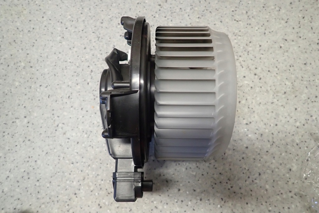 фото №4, Suzuki swift mk7 10-16 вентилятор отопителя