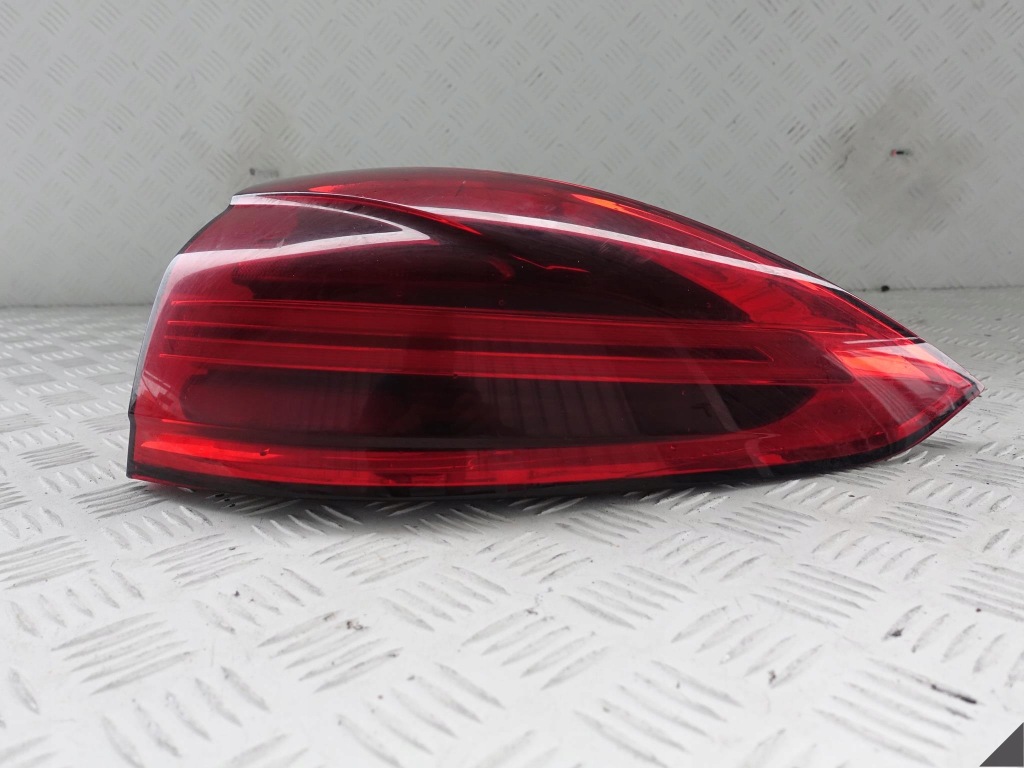 фото №1, Porsche cayenne 7p5 lift 14-18 led права задня eu