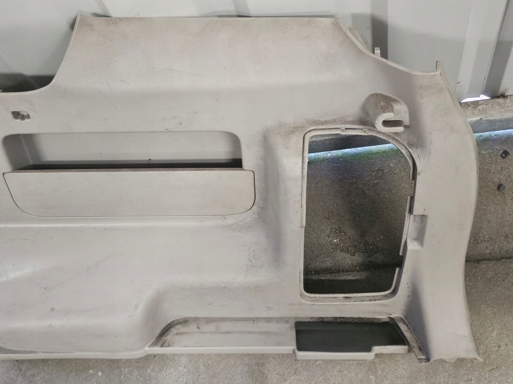 Mercury mariner 06-10 обшивка багажника ліва праві 8l84 7831013 америка в Україні