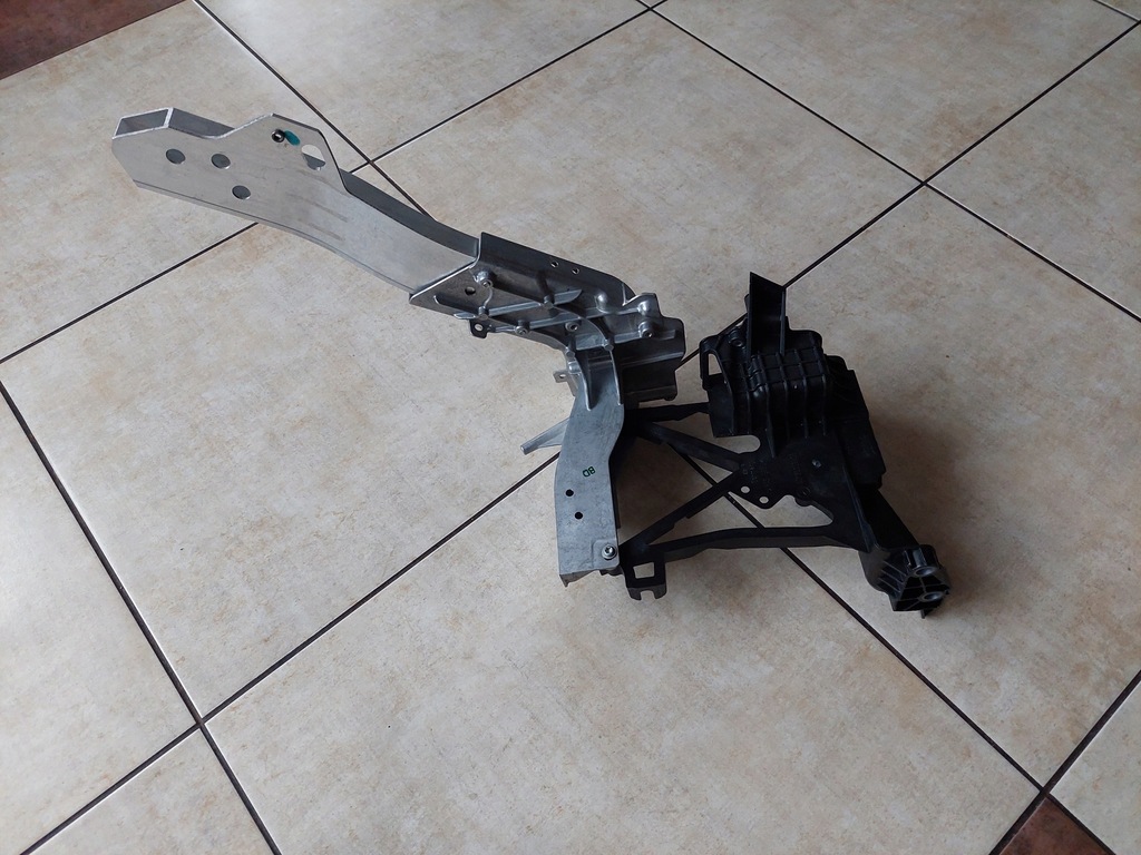 фото №8, Pas передний - панель фары поперечина - mercedes e klasa w213