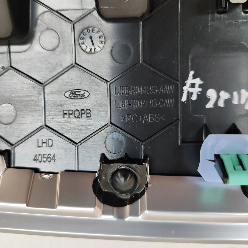 фото №7, Ford mustang mach-e 2022 рамка бардачка панелі приладової панелі