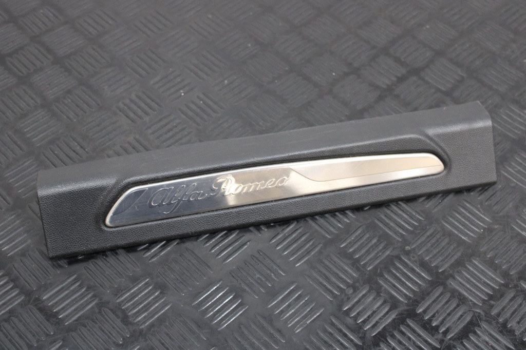 фото №1, Накладка поріг права 156107572 alfa romeo giulia veloce