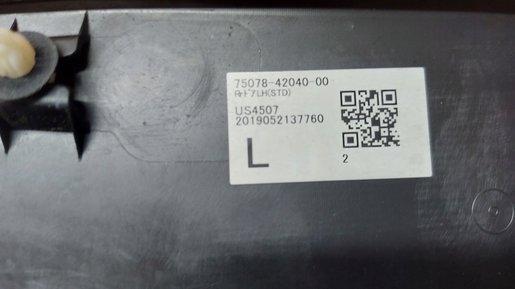 Молдинг дверь левая левый задний  задняя toyota rav4 v 18- Недорого