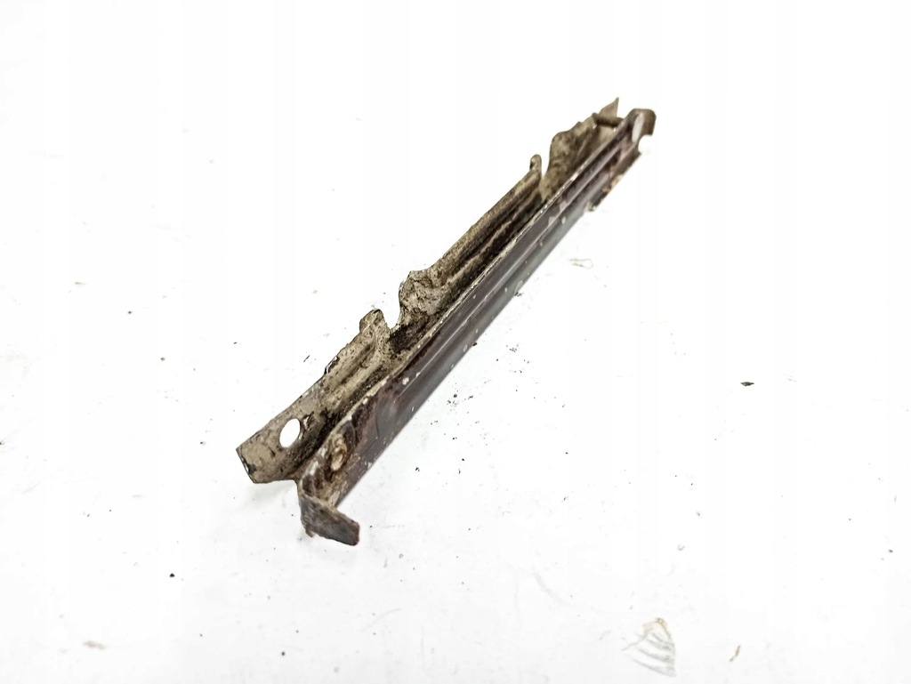 фото №9, Mercedes-benz c w203 2004 левая сторона элементы крепёжные