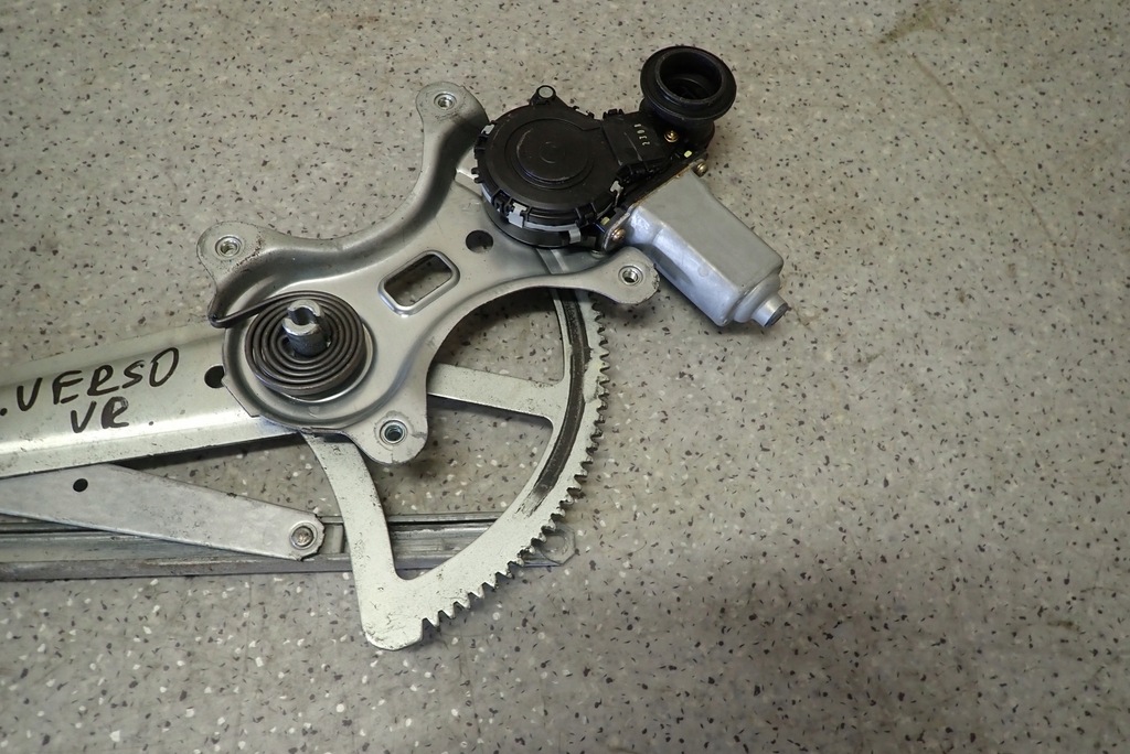 фото №4, Toyota avensis verso подъемник стекло перед правая