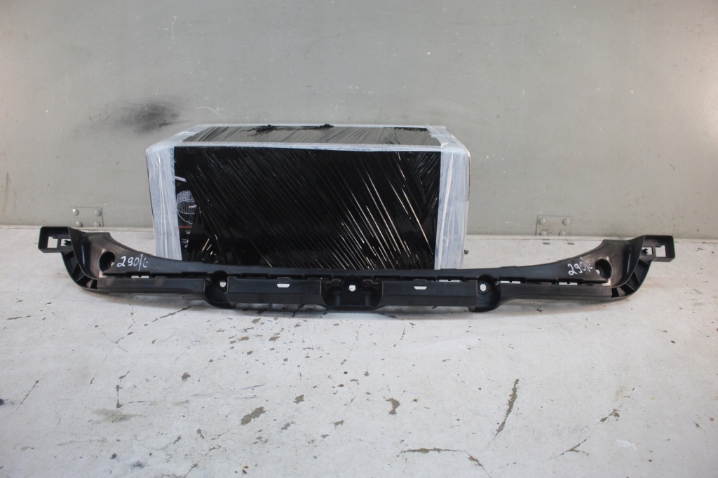 фото №1, Кронштейн бампера задняя porsche taycan 9j1807863