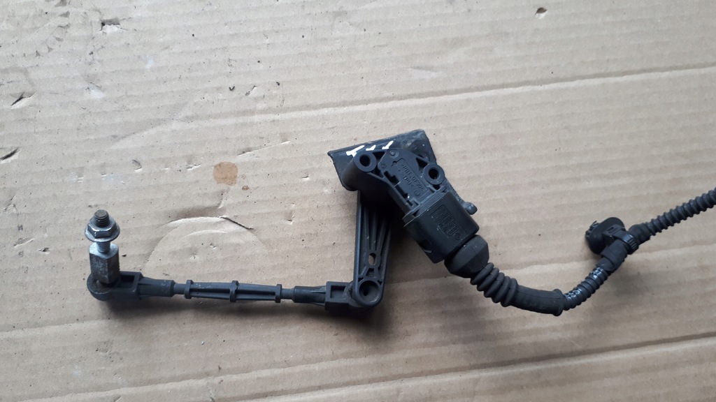 фото №1, A4 b9 8w датчик выравнивание лампа задняя a5 8w