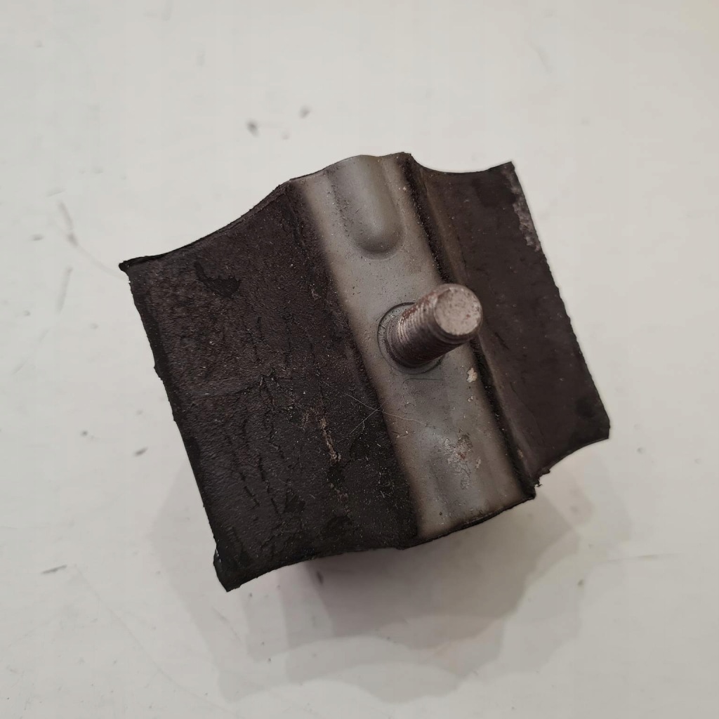 Audi 80 b3 подушка кронштейн двигуна 893199382d Оригінал