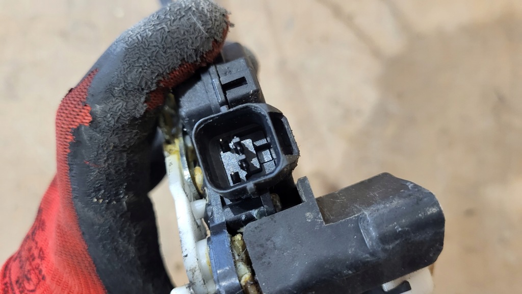 фото №7, Замок двері лівий задня mitsubishi colt vi 04-07 hb 5d 2 pin