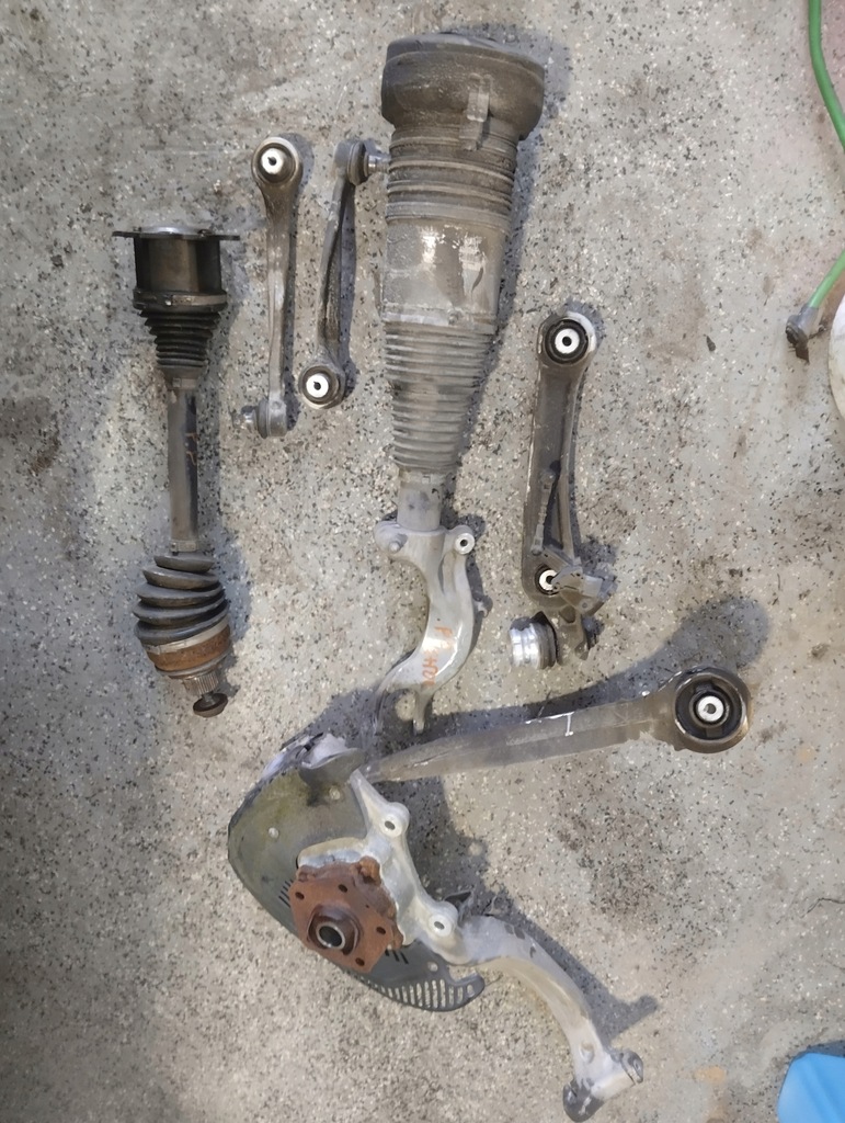 фото №1, Audi e-tron поворотний кулак ступиця правий перед комплект