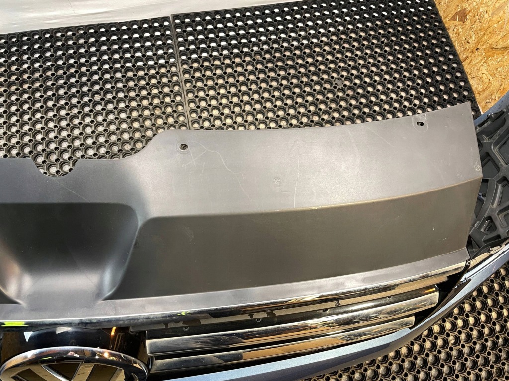 Бампер перед передній під  pdc решітка радіатора vw transporter t6 multivan 2015- в Україні