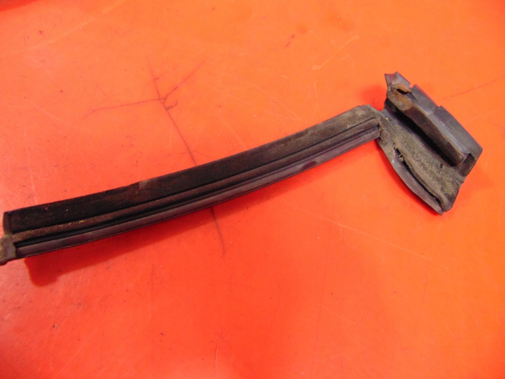 фото №4, Mercedes slk i r170 170 w170 96- прокладка стекло дверь левая задняя