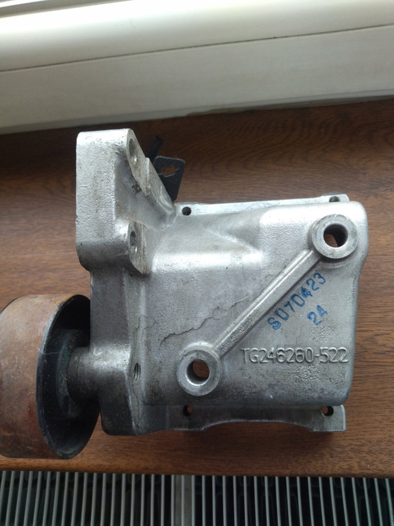 Купить Кронштейн генератора toyota hilux tg246260-522