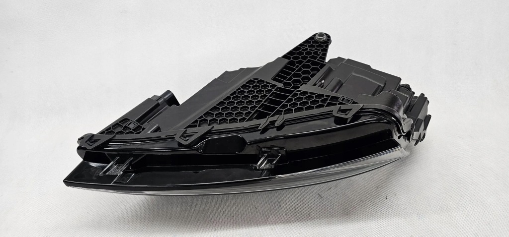 Skoda superb 3 рестайлинг  3v0 фара перед правый  full led crystal lighting Доставка